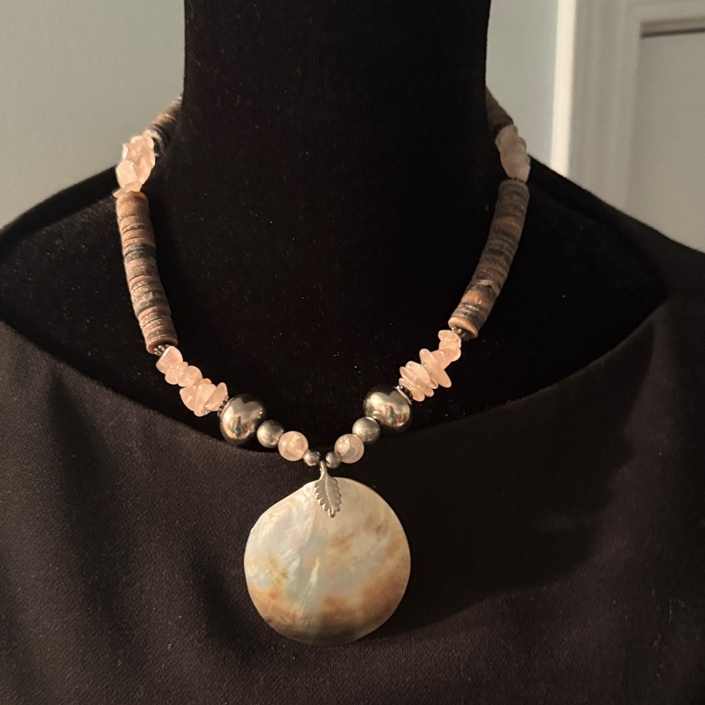 Chic vintage Shell Pendant Necklace with brown and tan Accents